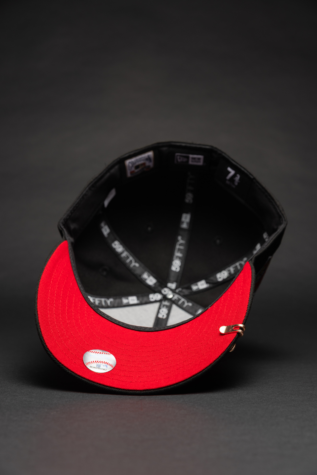 NEW ERA EXCLUSIVE 59FIFTY BLACK CHICAGO WHITE SOX W/ HEART + COMISKEY PARK SIDE PATCH