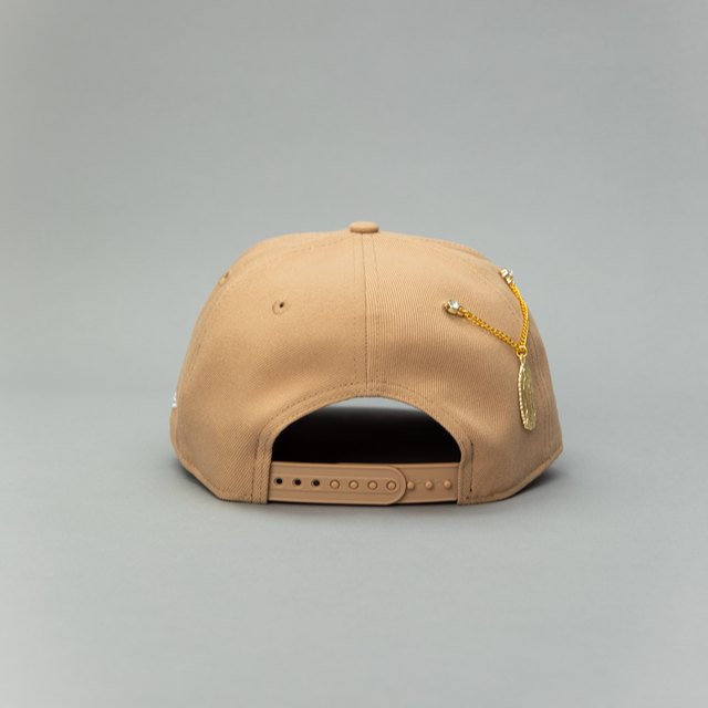 NEW ERA EXCLUSIVE 9FIFTY LIGHT KHAKI UPSIDE DOWN LOS ANGELES DODGERS SNAPBACK W/ 60TH ANNIVERSARY SIDE PATCH