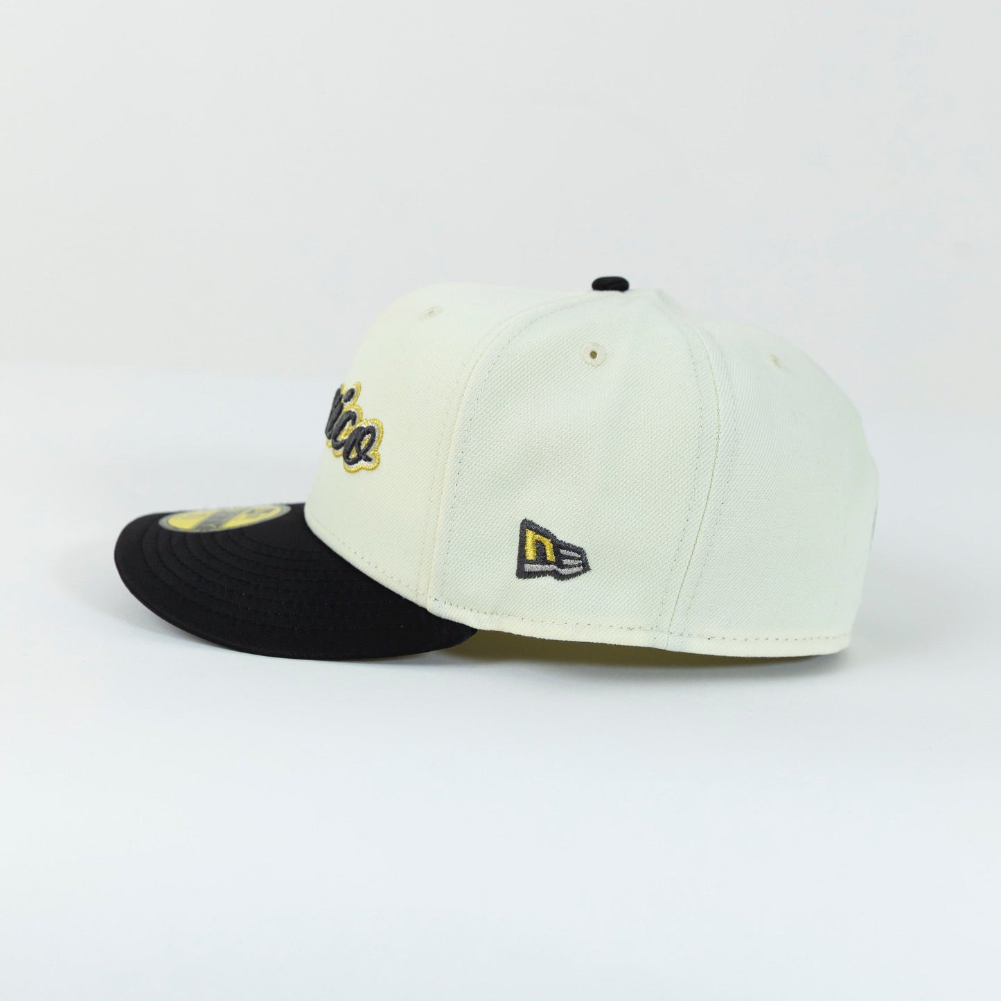 NEW ERA EXCLUSIVE 59FIFTY CHROME/ SATIN MEXICO W/ MEXICO FLAG SDE PATCH