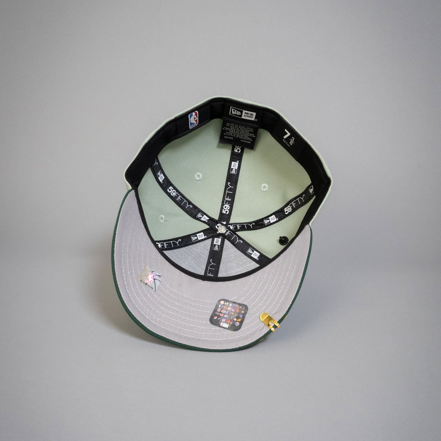 NEW ERA EXCLUSIVE 59FIFTY MINT/ GREEN LOS ANGELES LAKERS SCRIPT W/ 17X CHAMPIONS SIDE PATCH