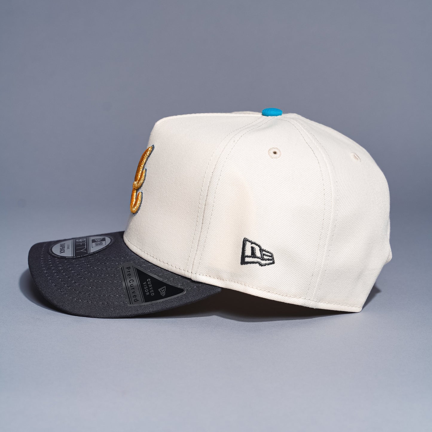 NEW ERA 9FIFTY A-FRAME CHROME/GREY ATLANTA BRAVES SNAPBACK W/ 1999 WORLD SERIES SIDE PATCH