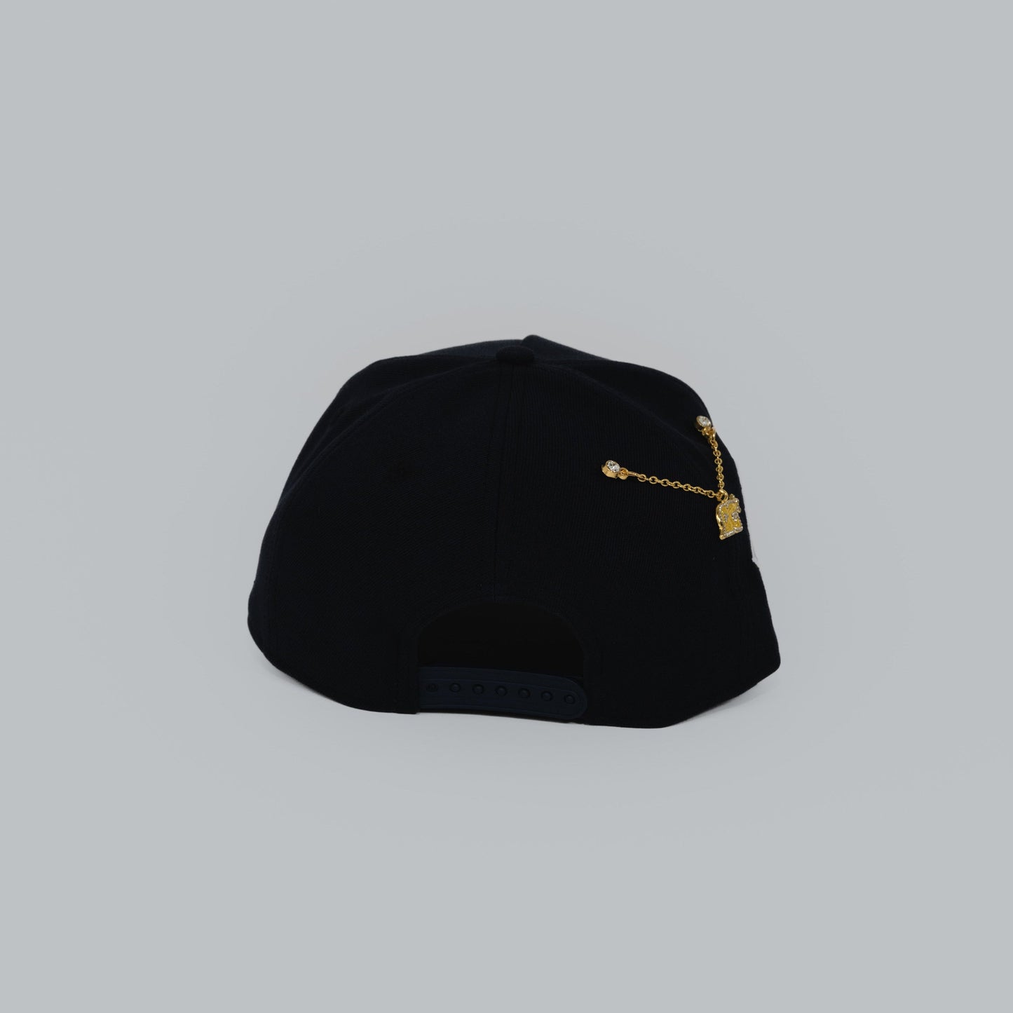 NEW ERA EXCLUSIVE 9FIFTY A-FRAME NAVY ATLANTA BRAVES SNAPBACK W/ 1999 WORLD SERIES SIDE PATCH