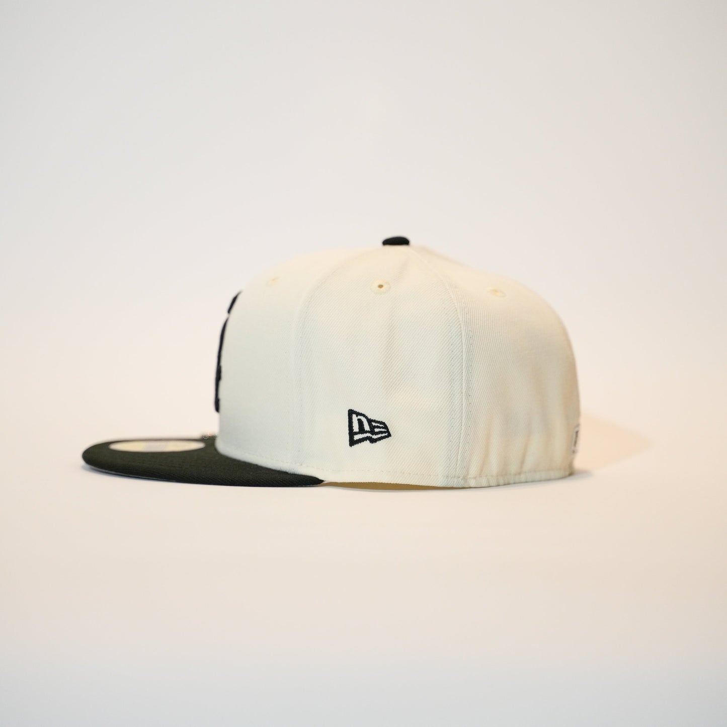 NEW ERA EXCLUSIVE 59FIFTY CHROME/BLACK CHICAGO WHITE SOX TWO TONE