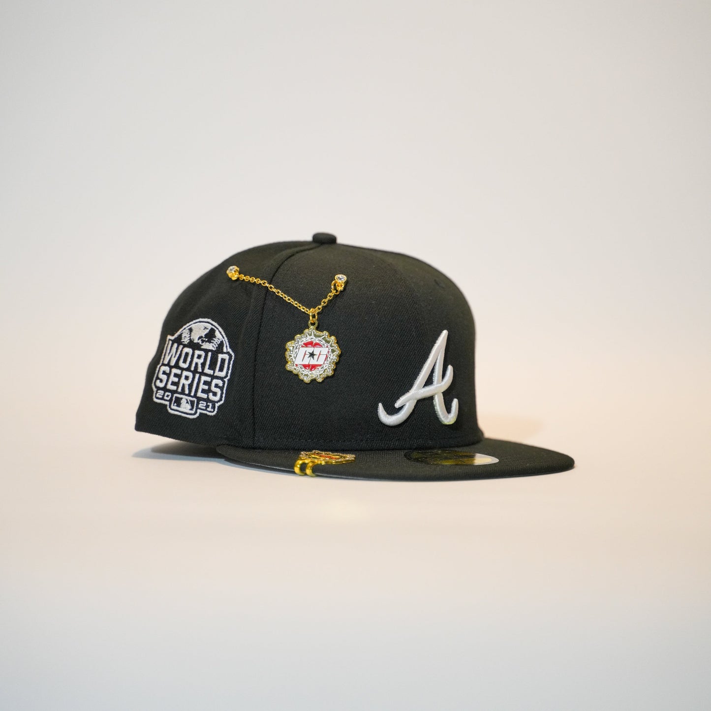 NEW ERA EXCLUSIVE 59FIFTY BLACK ATLANTA BRAVES W/ 2021 WORLD SERIES SIDE PATCH