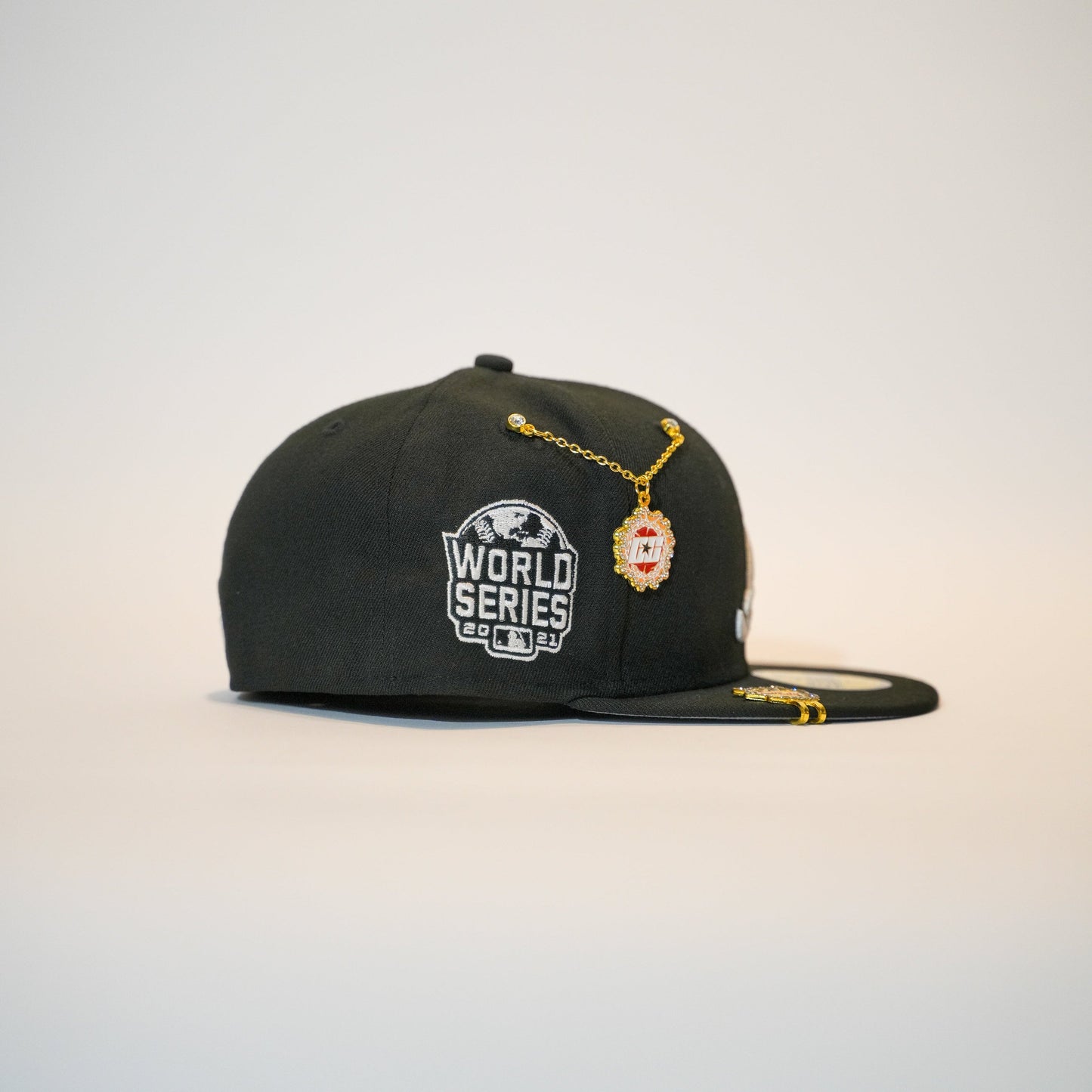 NEW ERA EXCLUSIVE 59FIFTY BLACK ATLANTA BRAVES W/ 2021 WORLD SERIES SIDE PATCH