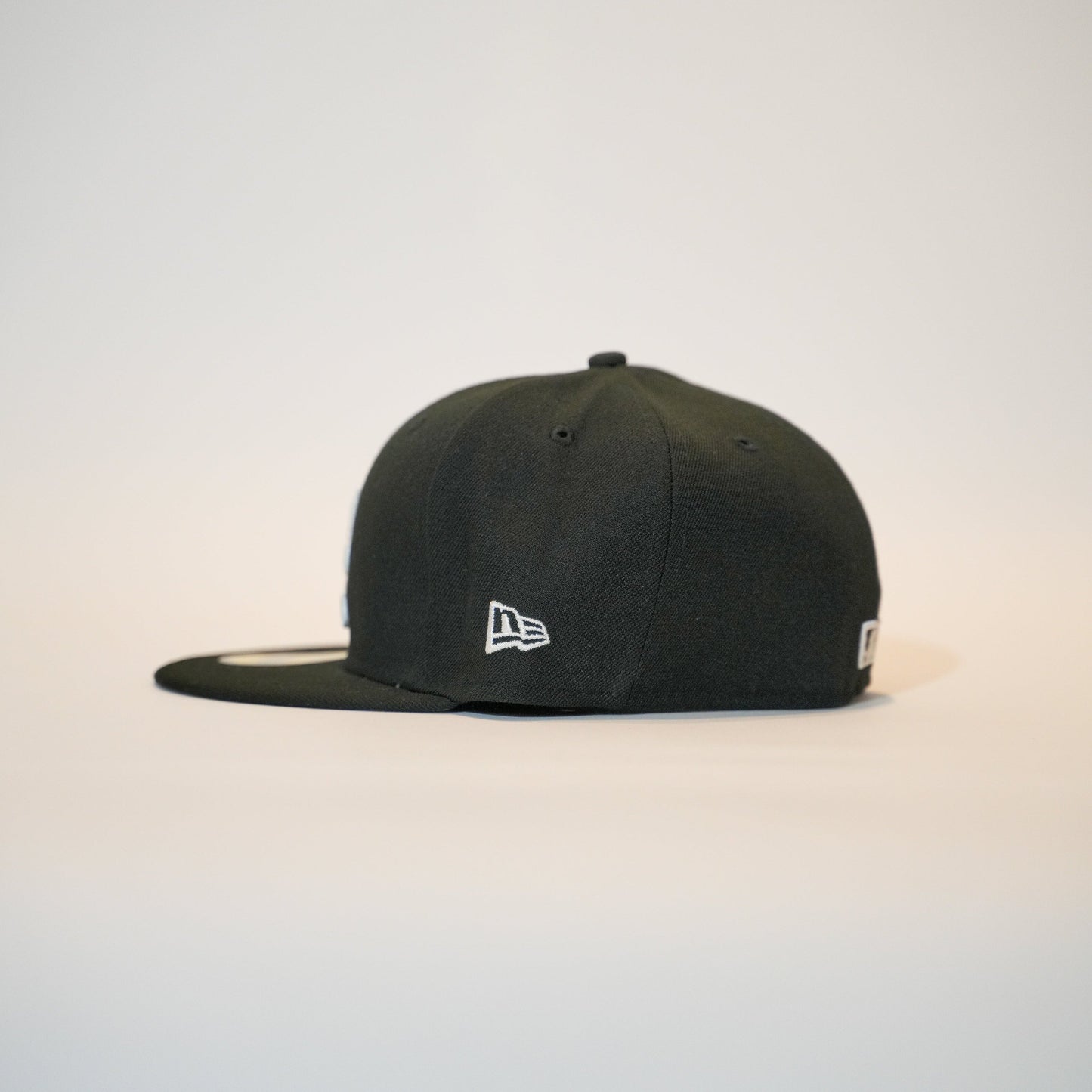 NEW ERA EXCLUSIVE 59FIFTY BLACK ATLANTA BRAVES W/ 2021 WORLD SERIES SIDE PATCH