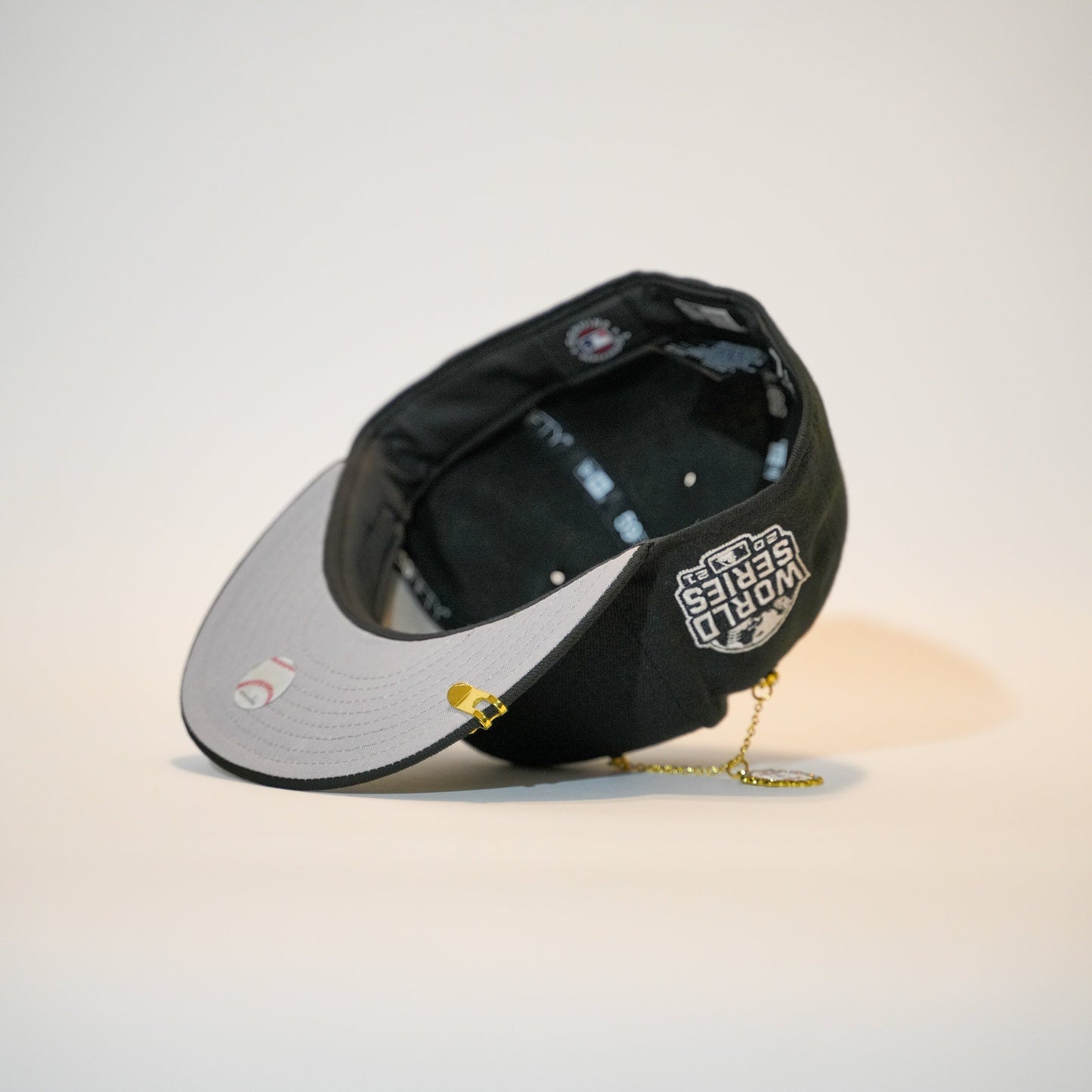 NEW ERA EXCLUSIVE 59FIFTY BLACK ATLANTA BRAVES W/ 2021 WORLD SERIES SIDE PATCH