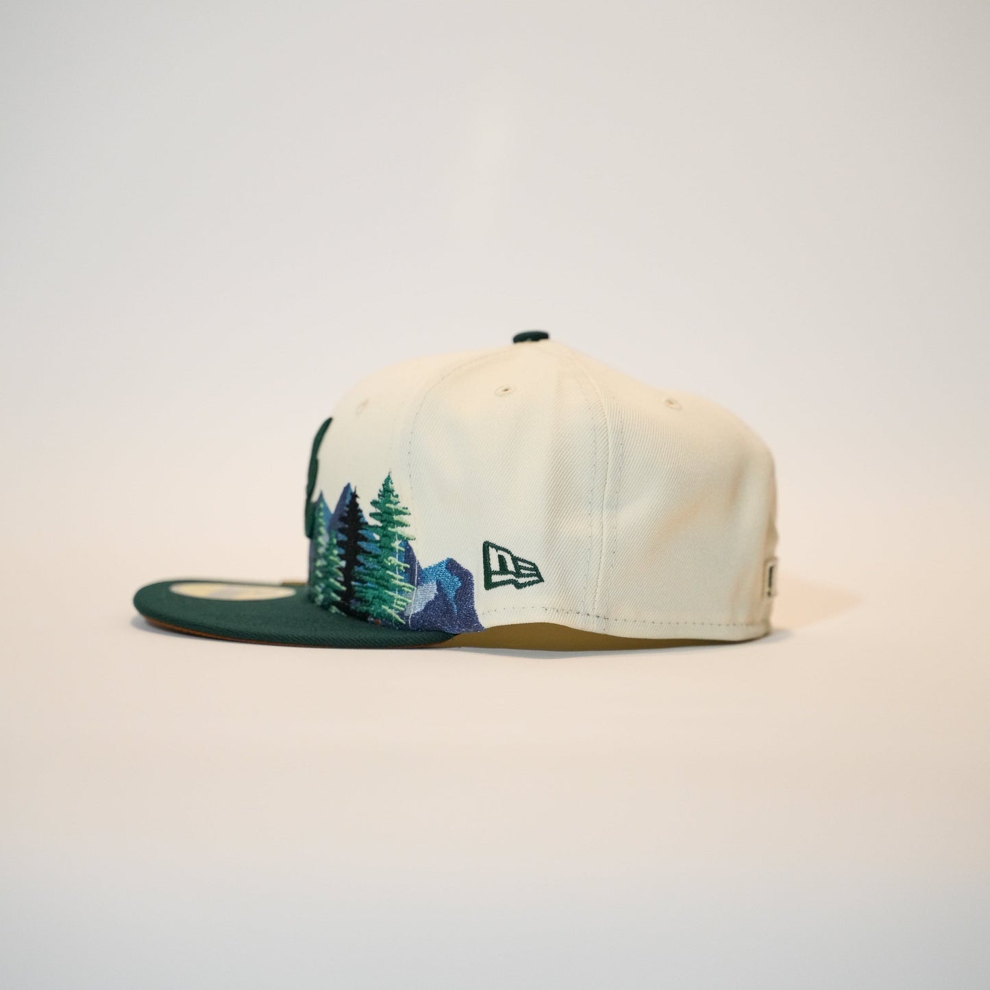 NEW ERA EXCLUSIVE 59FIFTY CHROME/FOREST GREEN ATLANTA BRAVES W/ PINE TREES