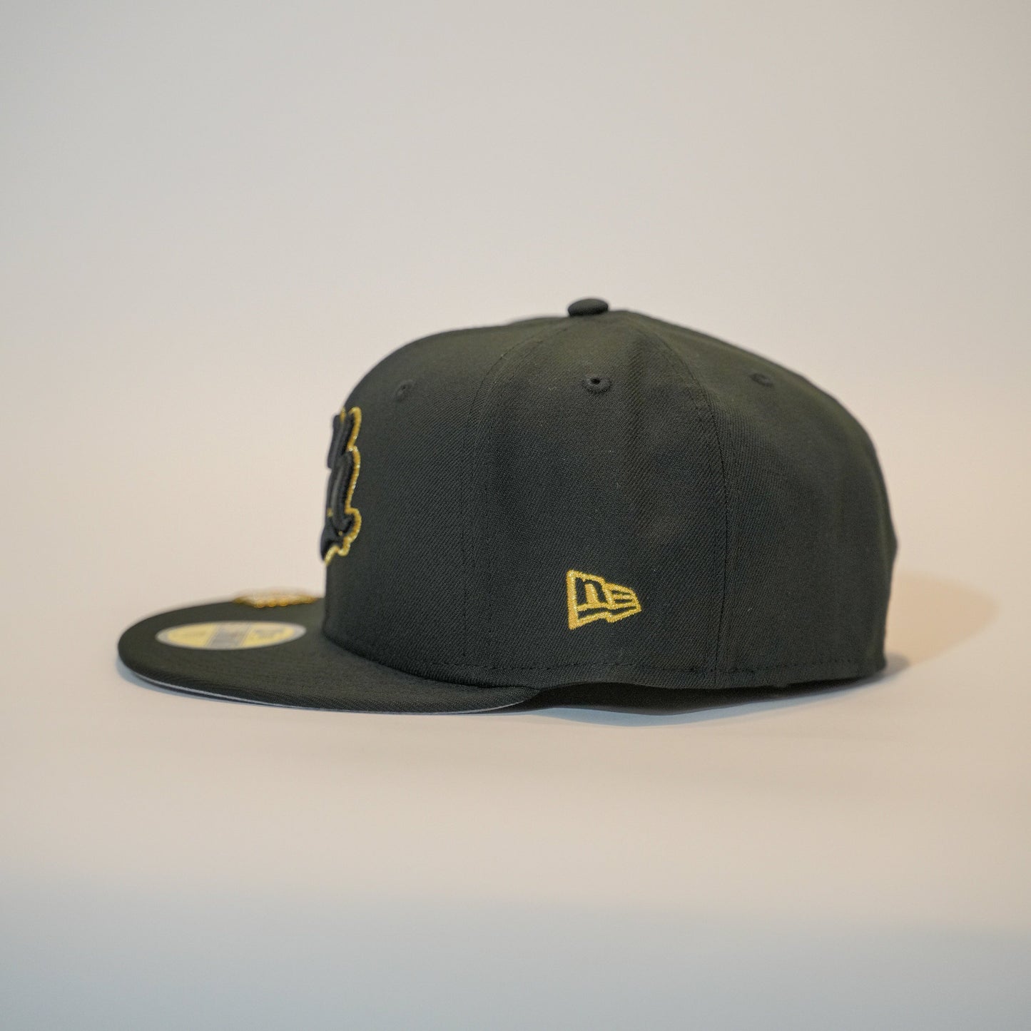 NEW ERA EXCLUSIVE 59FIFTY BLACK CHARROS DE JALISCO W/ MEXICO FLAG SIDE PATCH