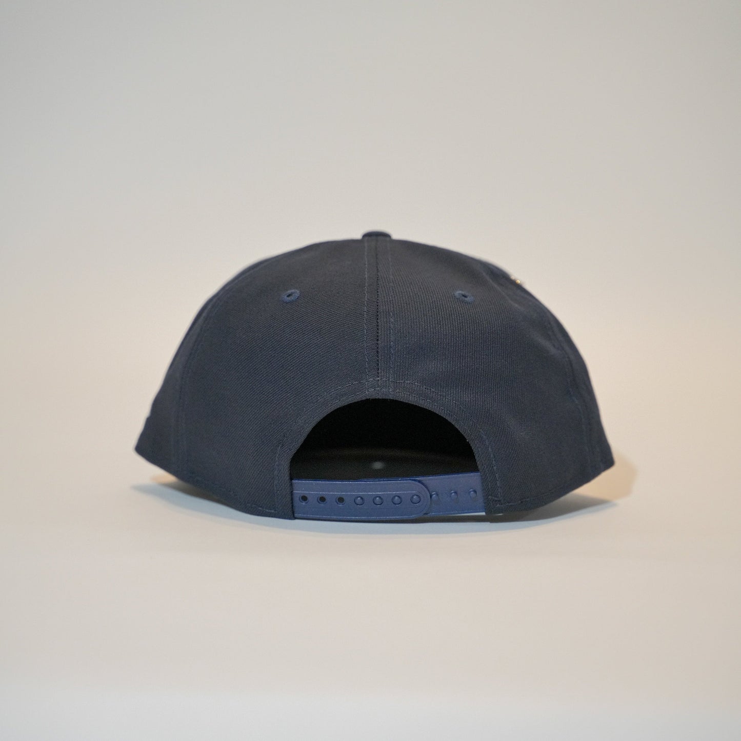 NEW ERA EXCLUSIVE 9FIFTY NAVY NEW YORK YANKEES SNAPBACK W/ 1999 WORLD SERIES SIDE PATCH
