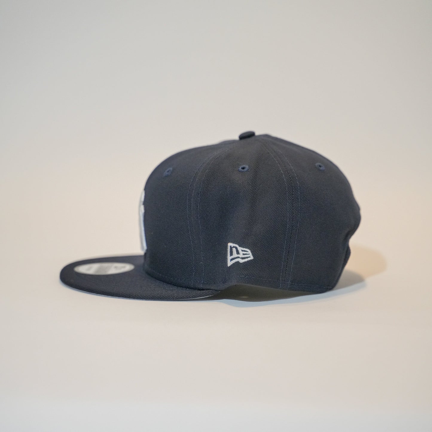 NEW ERA EXCLUSIVE 9FIFTY NAVY NEW YORK YANKEES SNAPBACK W/ 1999 WORLD SERIES SIDE PATCH