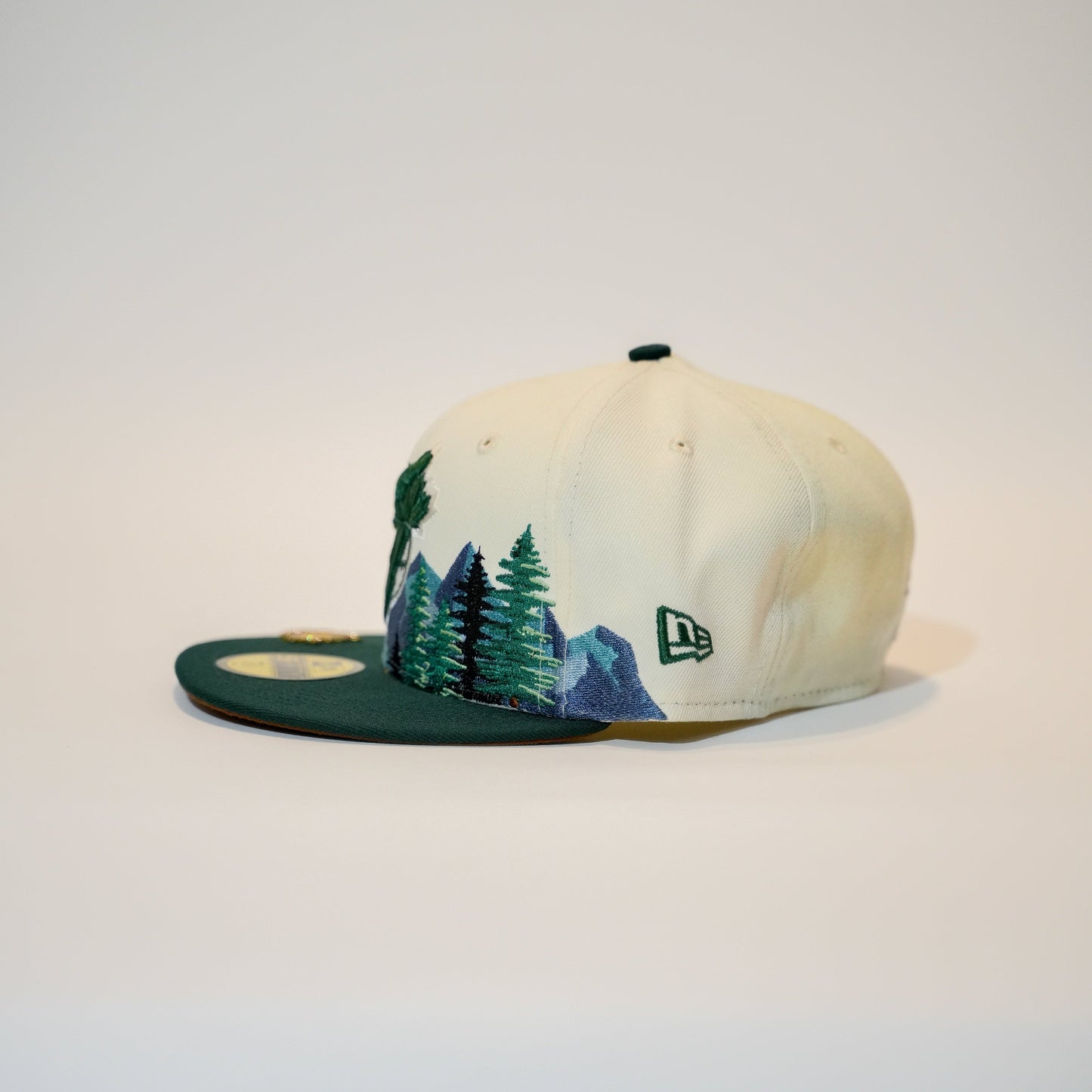 NEW ERA EXCLUSIVE 59FIFTY CHROME/FOREST GREEN TORONTO BLUE JAYS W/ PINE TREES