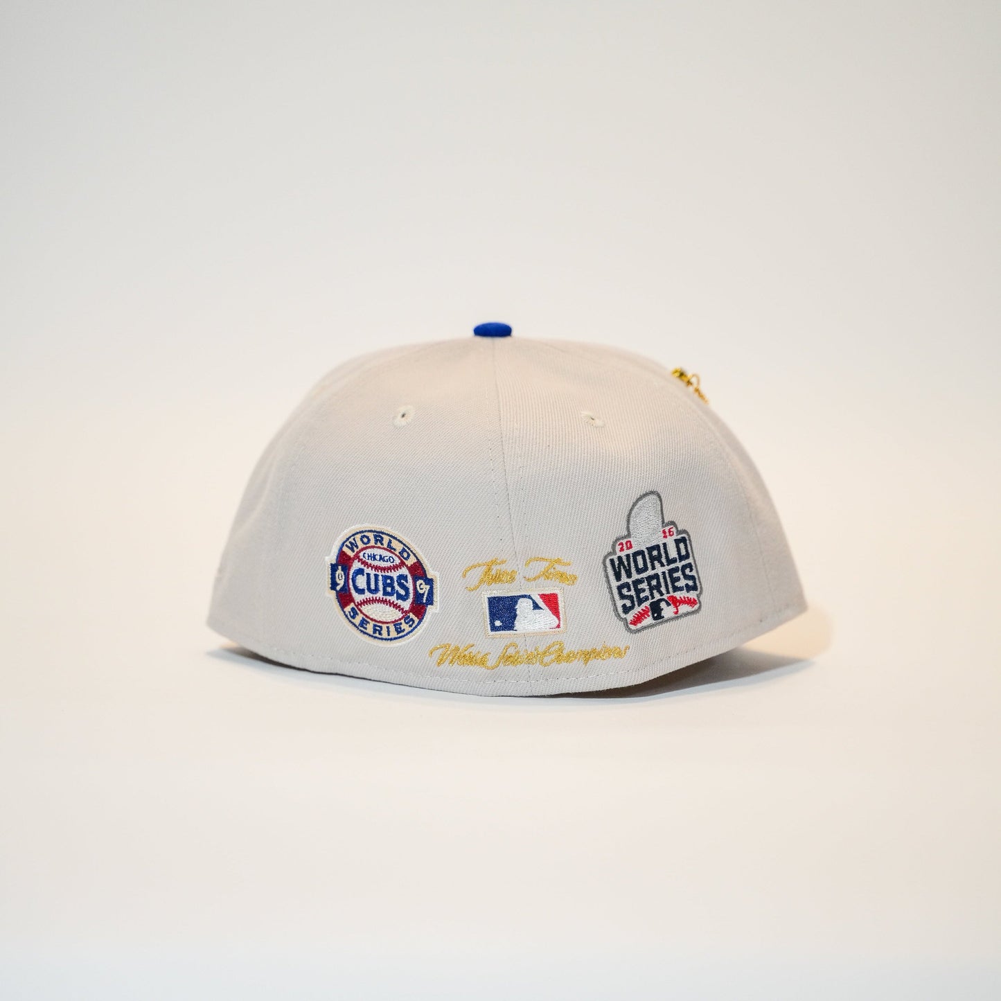 NEW ERA EXCLUSIVE 59FIFTY STONE GREY/ BLUE CHICAGO CUBS W/ 2016 WORLD SERIES EMBROIDERY