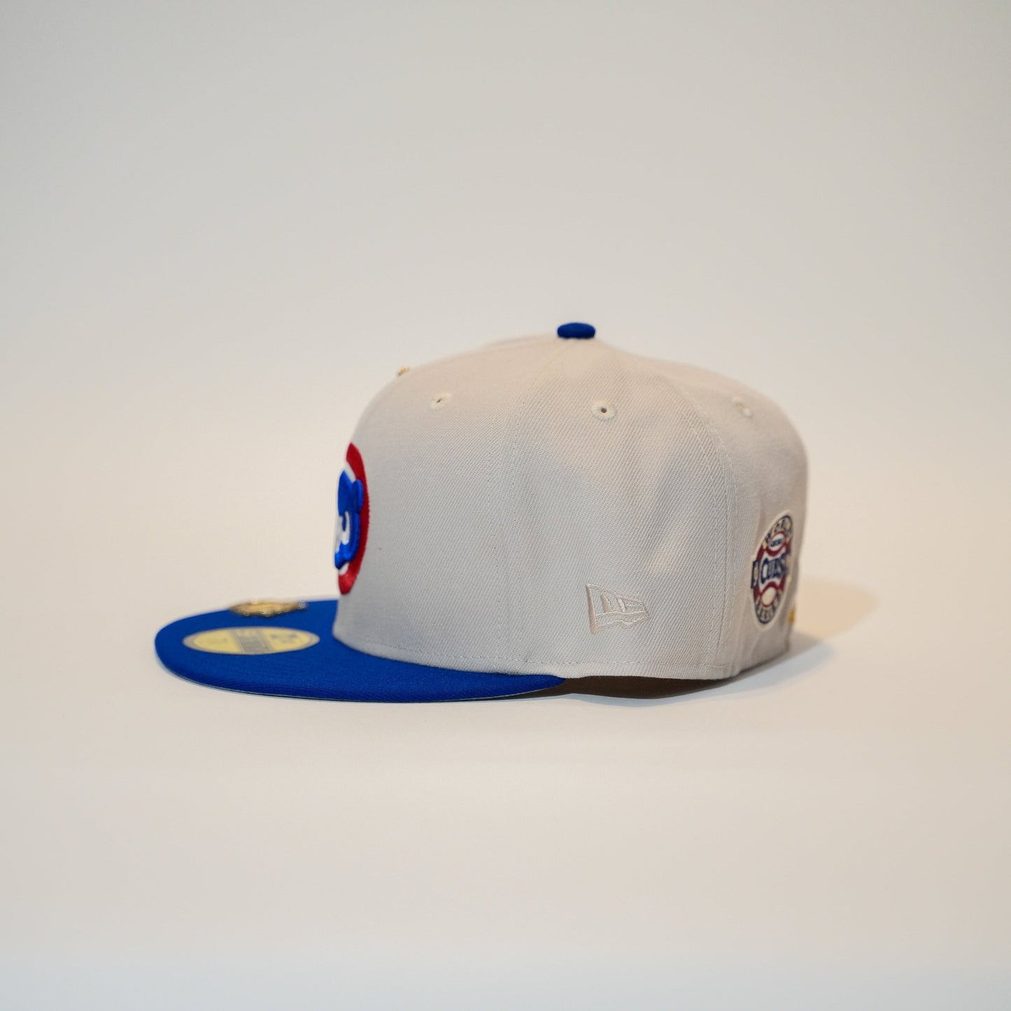 NEW ERA EXCLUSIVE 59FIFTY STONE GREY/ BLUE CHICAGO CUBS W/ 2016 WORLD SERIES EMBROIDERY