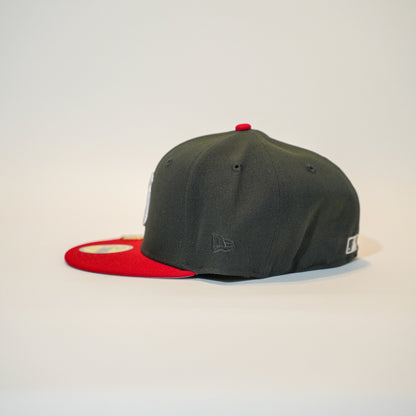 NEW ERA EXCLUSIVE 59FIFTY BLACK/RED NEW YORK YANKEES W/ 2001 WORLD SERIES SIDE PATCH