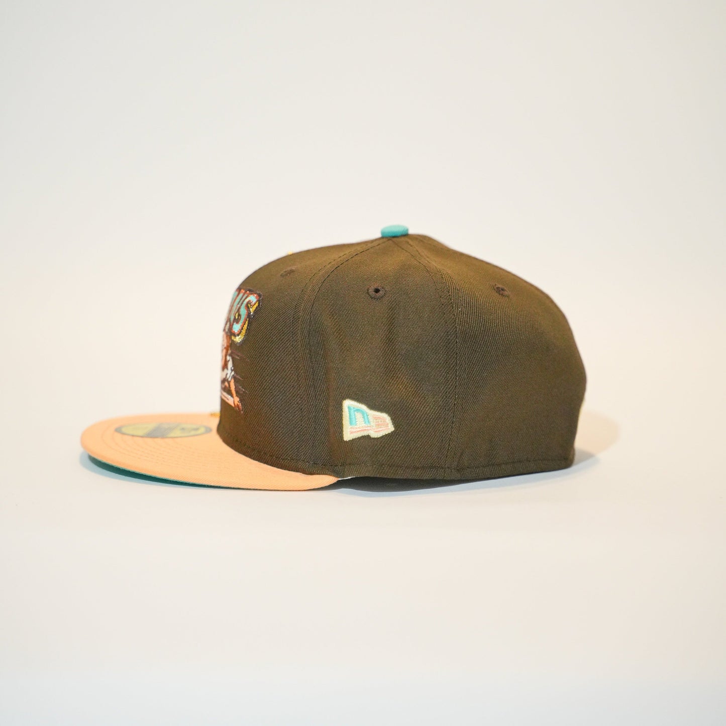 NEW ERA EXCLUSIVE 59FIFTY BROWN/BLUSH BUFFALO BISONS W/ HOMETOWN COLLECTION SIDE PATCH