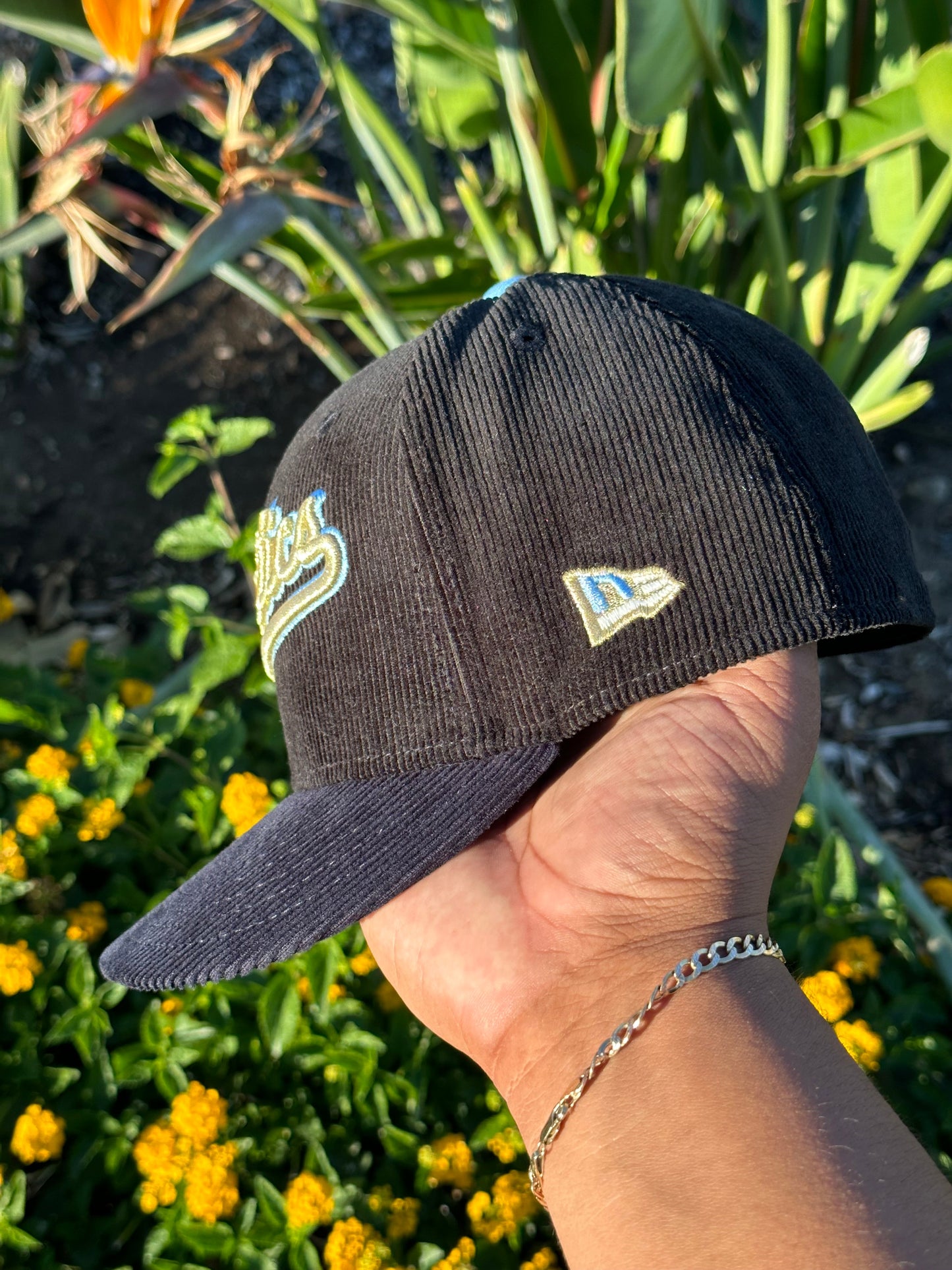 NEW ERA EXCLUSIVE 59FIFTY BLACK/NAVY CORDUROY OAKLAND ATHLETICS SCRIPT W/ 40TH ANNIVERSARY PATCH
