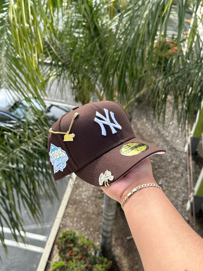 NEW ERA EXCLUSIVE 59FIFTY BROWN NEW YORK YANKEES W/ 1999 WORLD SERIES PATCH