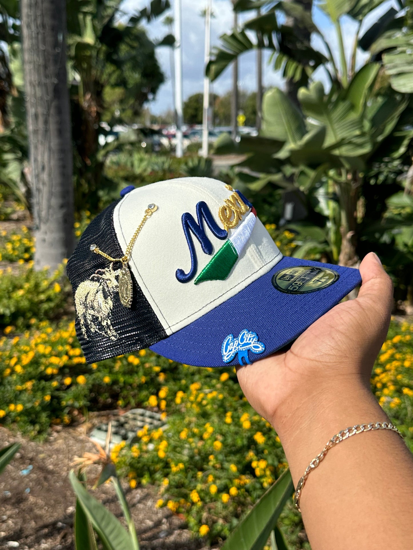 NEW ERA EXCLUSIVE 59FIFTY CHROME WHITE/BLUE MEXICO SCRIPT MESHBACK W/ THE GOAT PATCH
