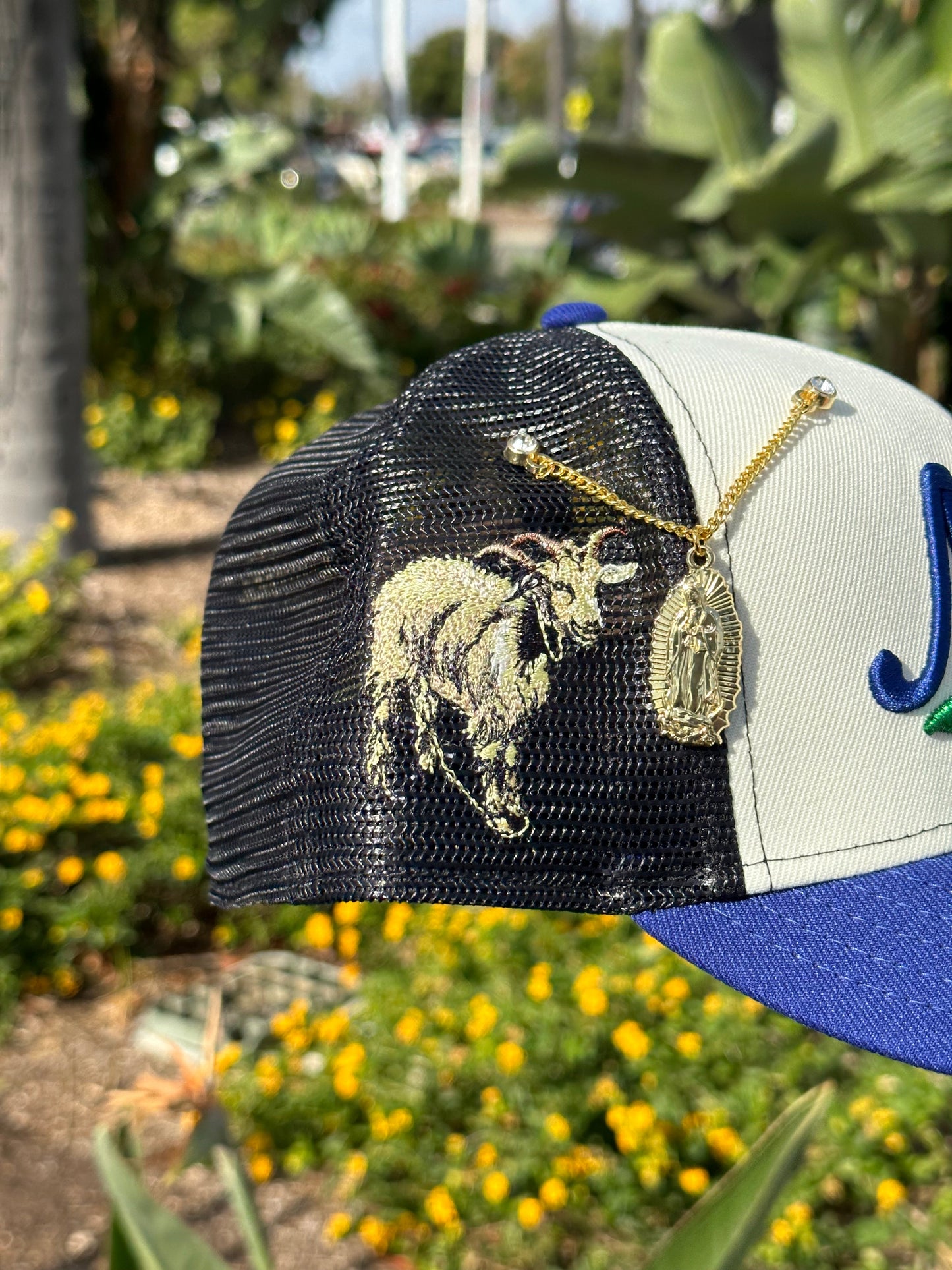 NEW ERA EXCLUSIVE 59FIFTY CHROME WHITE/BLUE MEXICO SCRIPT MESHBACK W/ THE GOAT PATCH