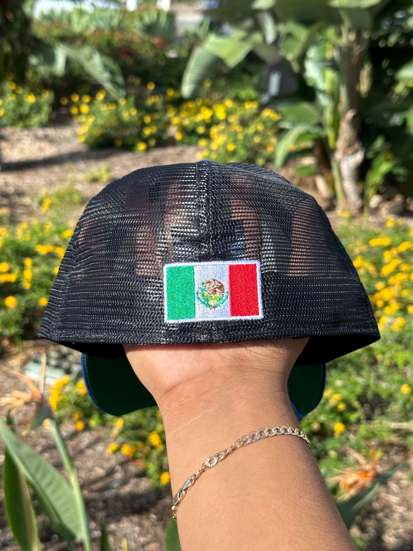 NEW ERA EXCLUSIVE 59FIFTY CHROME WHITE/BLUE MEXICO SCRIPT MESHBACK W/ THE GOAT PATCH