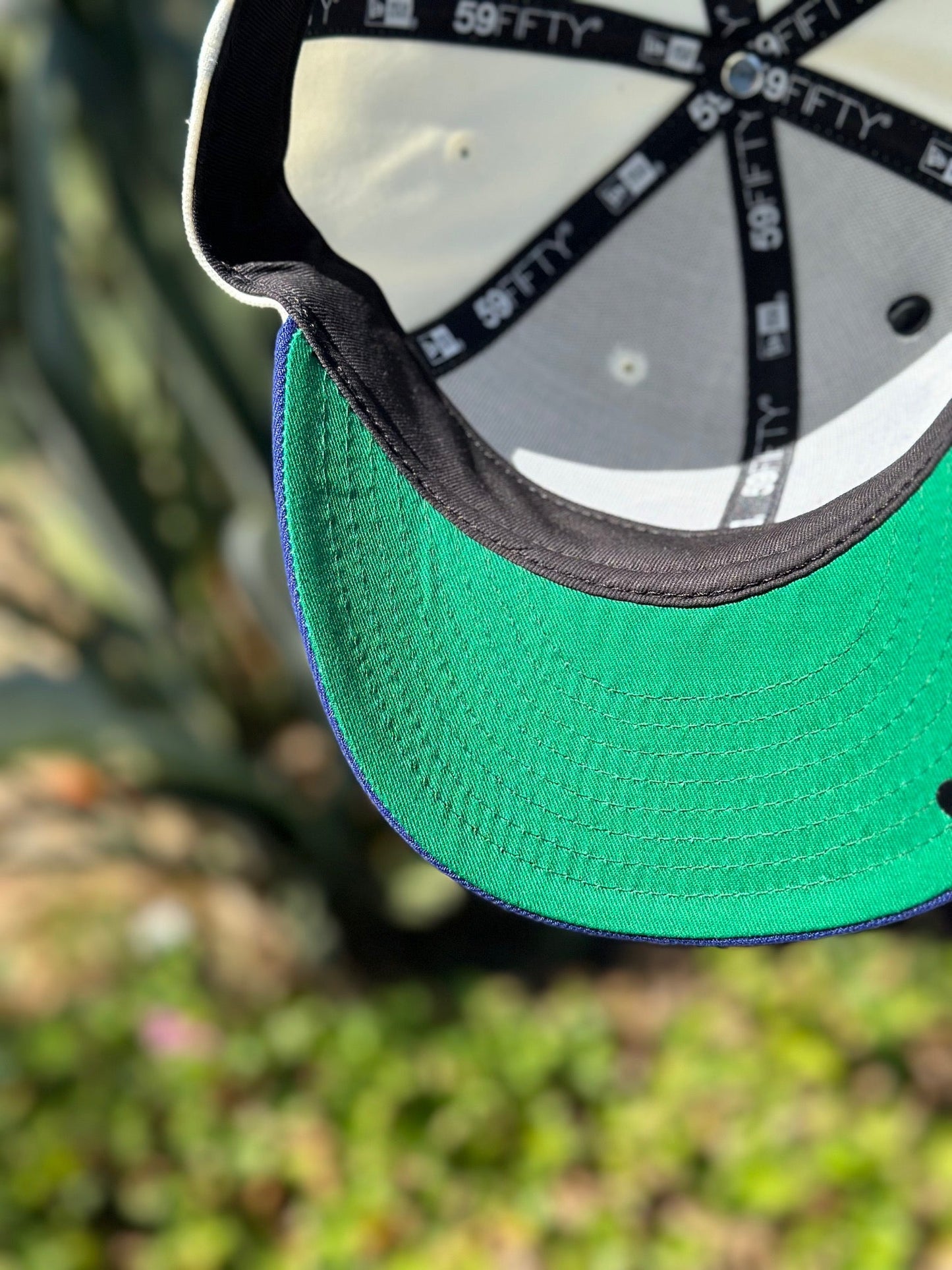 NEW ERA EXCLUSIVE 59FIFTY CHROME WHITE/BLUE "STALLION" W/ AMERICAN FLAG SIDE PATCH