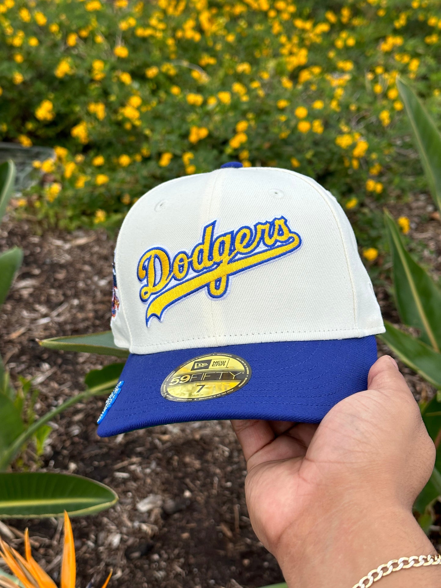 NEW ERA EXCLUSIVE 59FIFTY CHROME WHITE/BLUE LOS ANGELES DODGERS SCRIPT W/ 50TH ANNIVERSARY SIDE PATCH