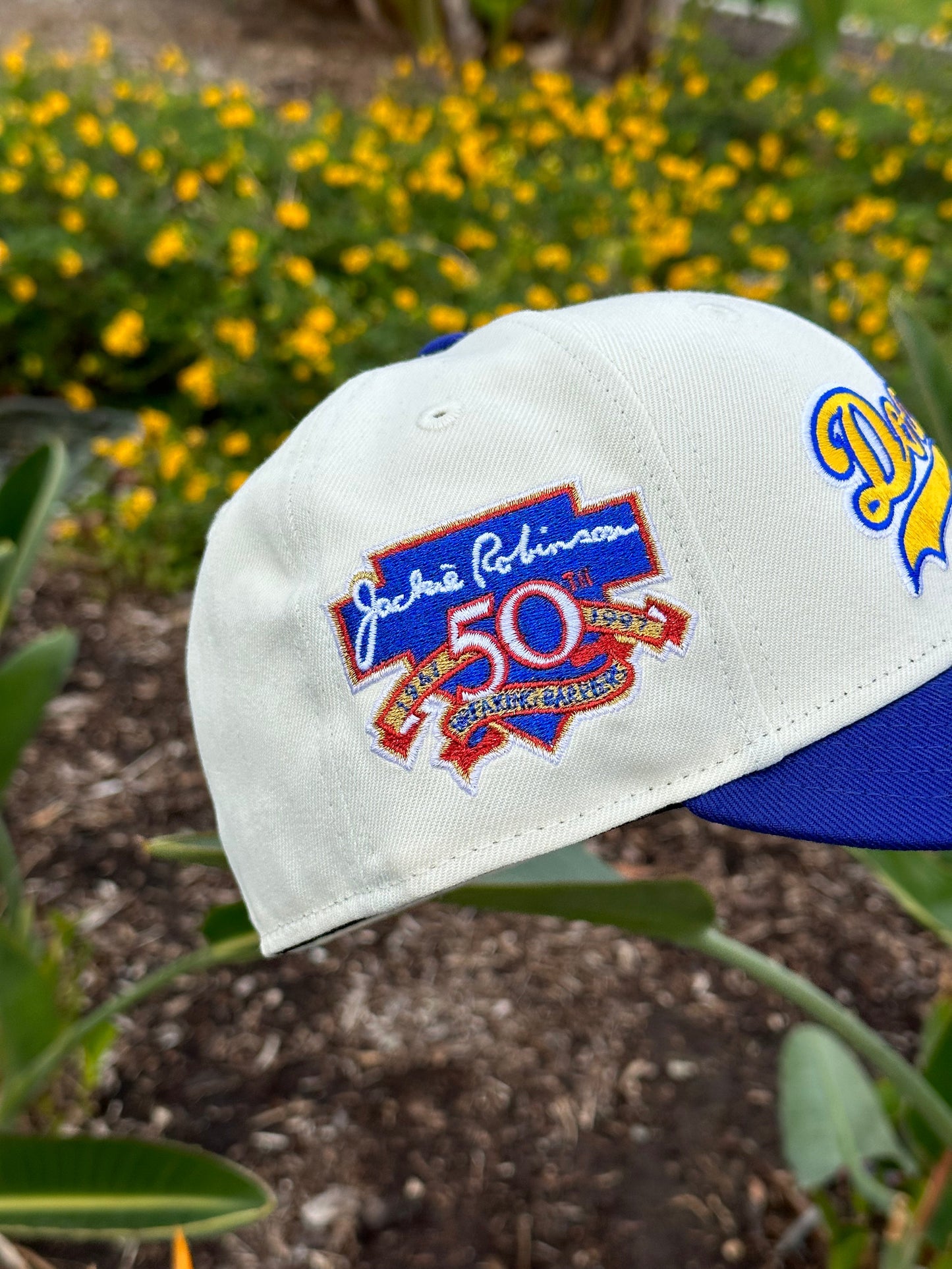 NEW ERA EXCLUSIVE 59FIFTY CHROME WHITE/BLUE LOS ANGELES DODGERS SCRIPT W/ 50TH ANNIVERSARY SIDE PATCH