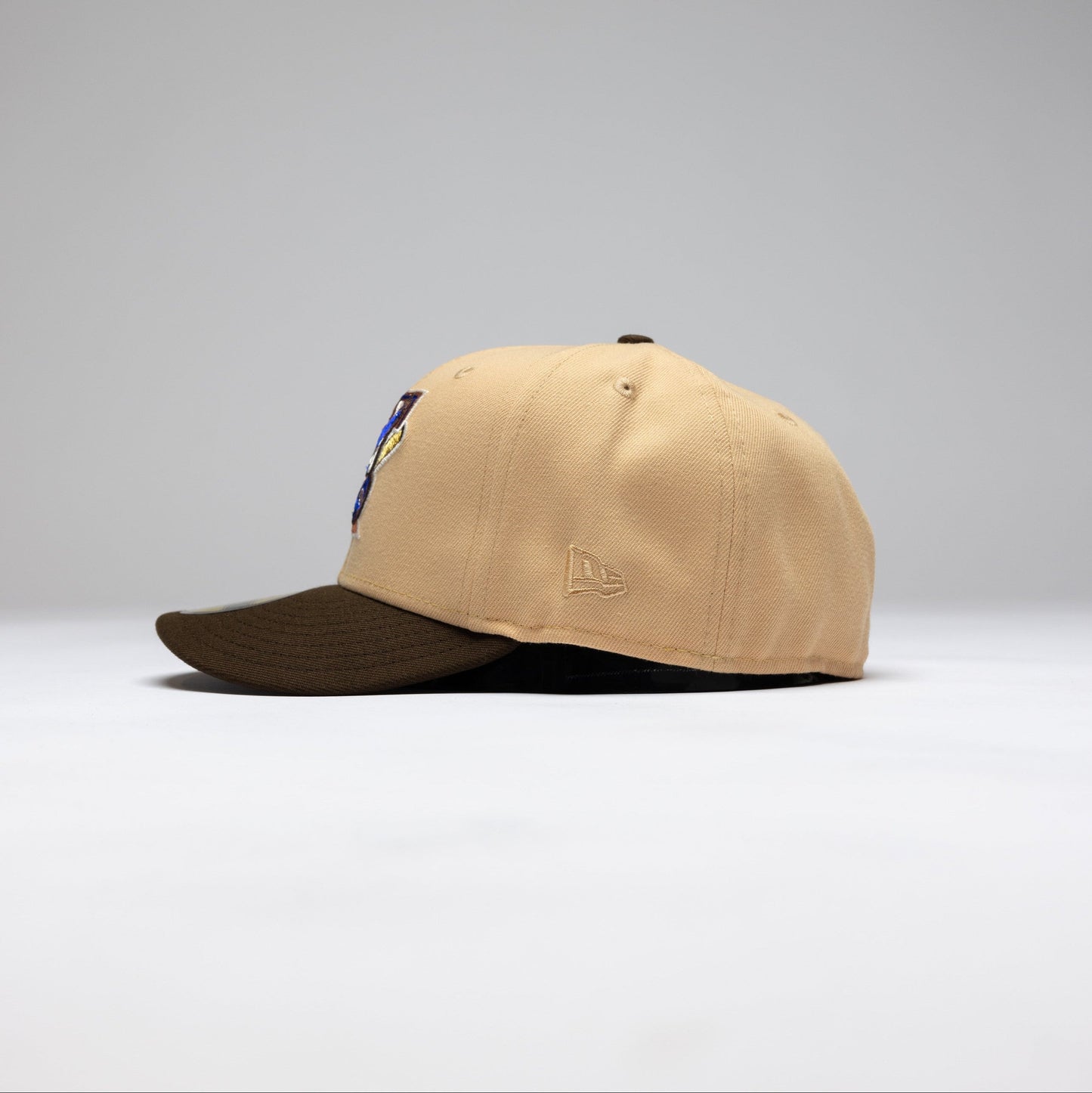 NEW ERA EXCLUSIVE 59FIFTY SOFT BLUSH/WALNUT TORONTO BLUEJAYS W/ 30TH SEASON SIDE PATCH