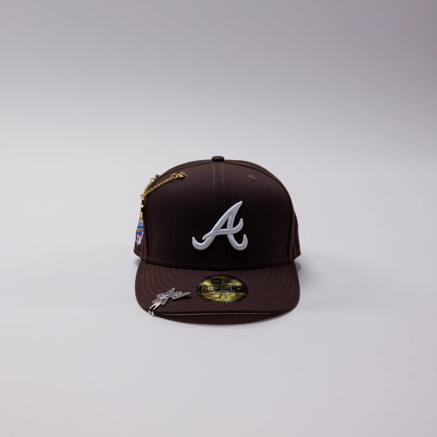 NEW ERA 59FIFTY DARK BROWN ATLANTA BRAVES W/ 1992 WORLD SERIES SIDE PATCH