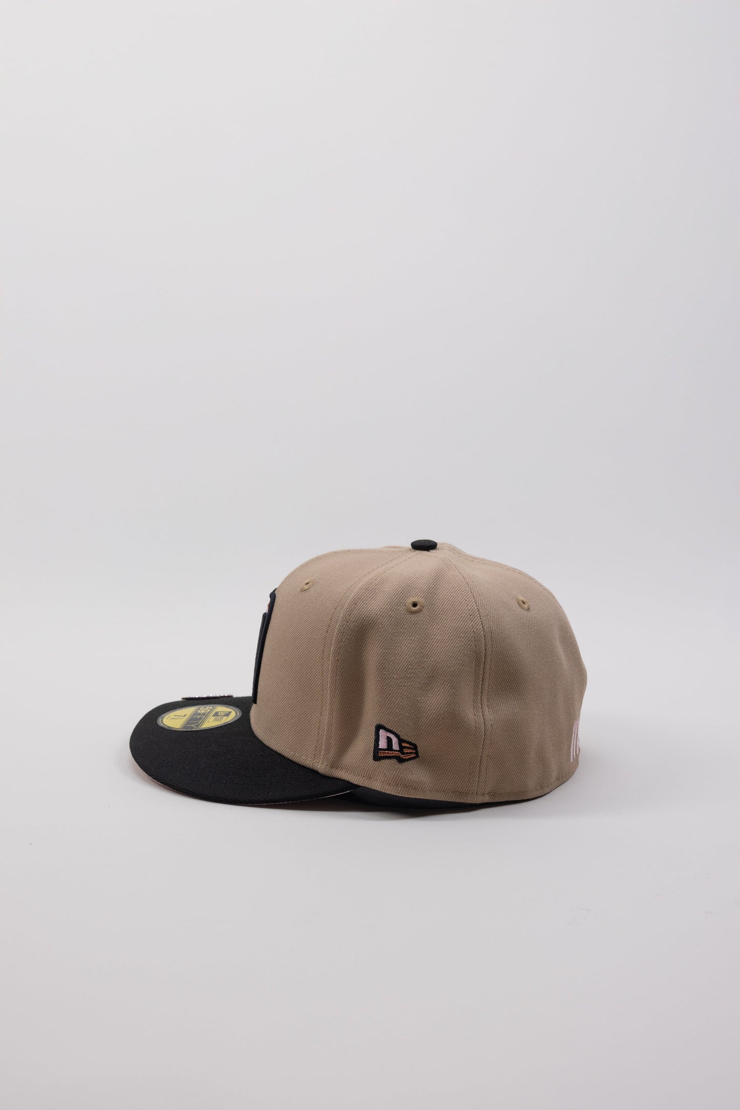 NEW ERA EXCLUSIVE 59FIFTY CAMEL BROWN/ BLACK MEXICO W/ MEXICO FLAG SIDE PATCH