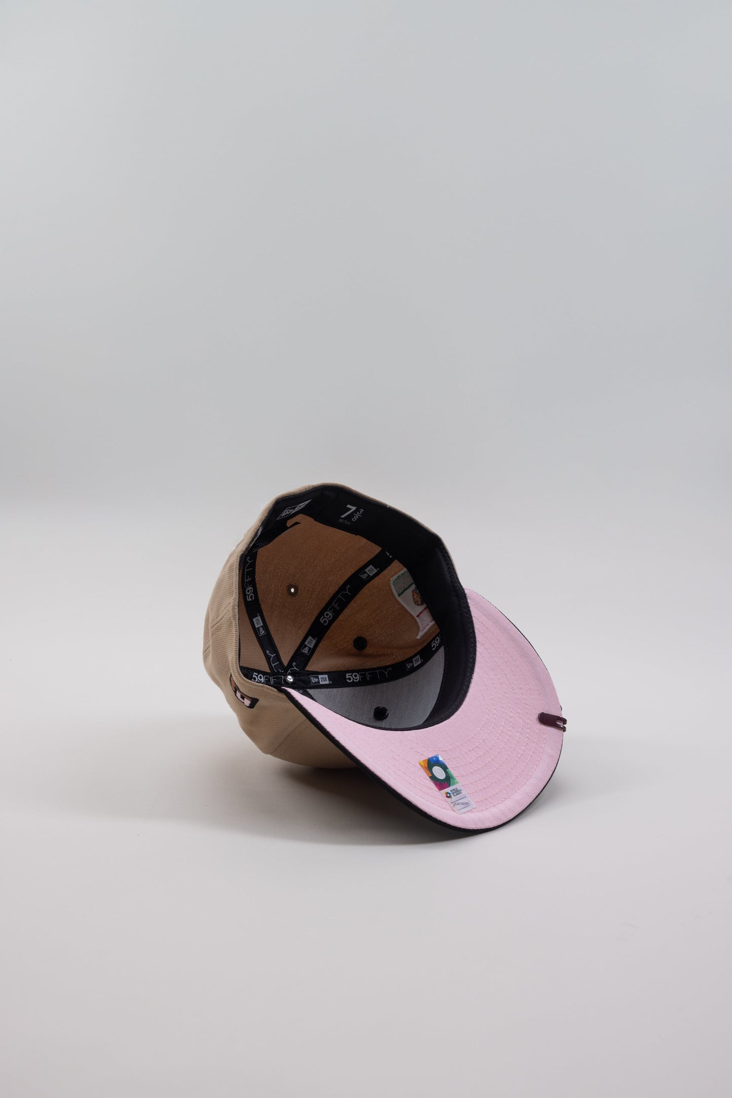 NEW ERA EXCLUSIVE 59FIFTY CAMEL BROWN/ BLACK MEXICO W/ MEXICO FLAG SIDE PATCH