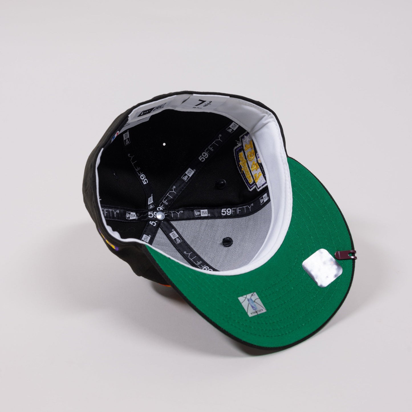 NEW ERA EXCLUSIVE 59FIFTY BLACK LOS ANGELES LAKERS FLAME LOGO W/ 1947 SIDE PATCH