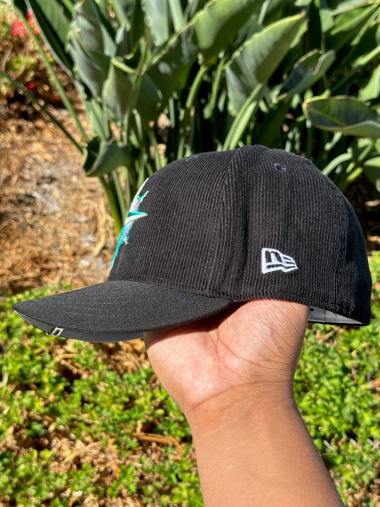 NEW ERA EXCLUSIVE 59FIFTY CORDUROY/BLACK SEATTLE MARINERS W/ 40TH ANNIVERSARY SIDE PATCH