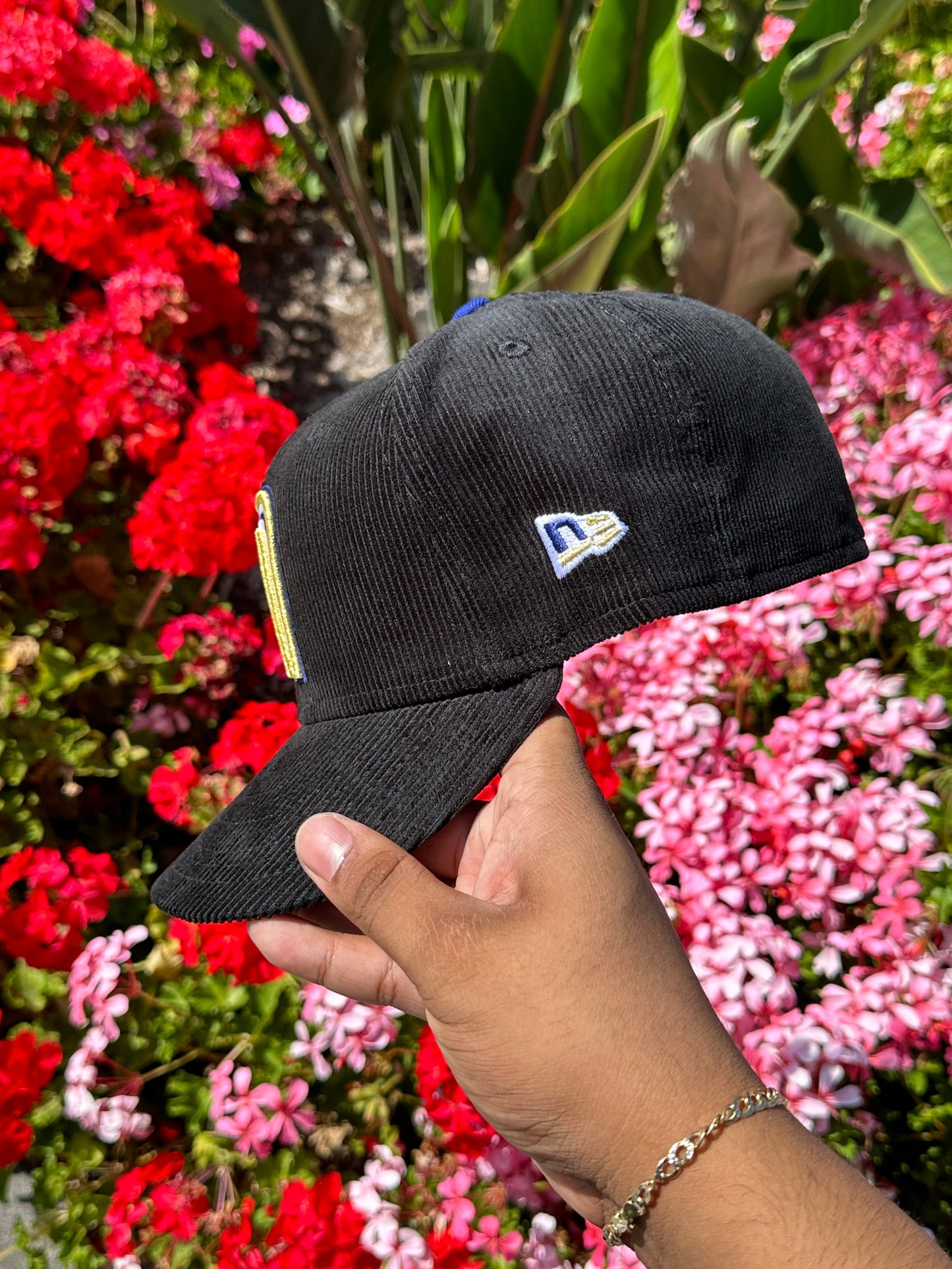 NEW ERA EXCLUSIVE 59FIFTY BLACK CORDUROY MEXICO W/ MEXICO FLAG SIDE PATCH