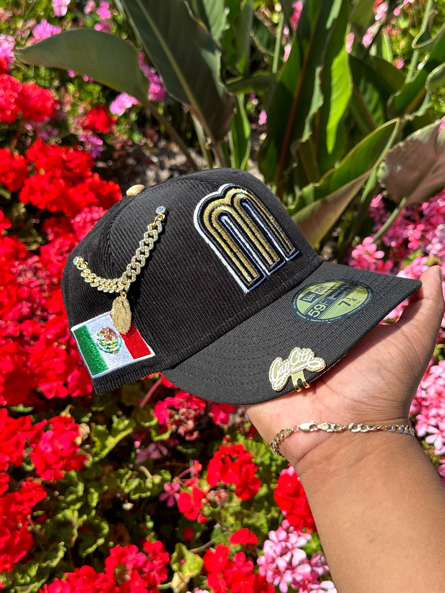 NEW ERA EXCLUSIVE 59FIFTY BLACK CORDUROY MEXICO W/ MEXICO FLAG SIDE PATCH