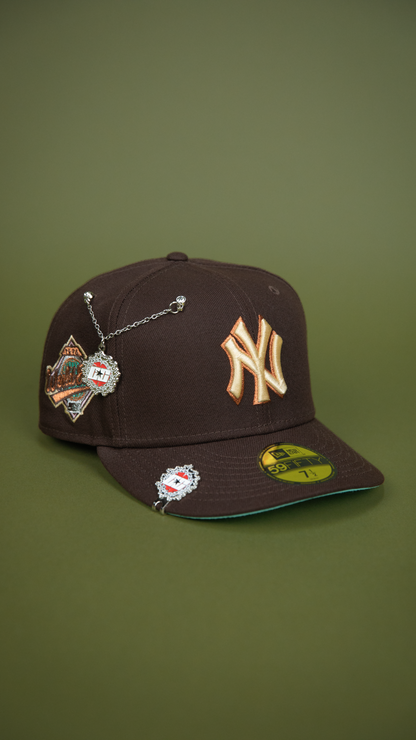 NEW ERA EXCLUSIVE 59FIFTY DARK BROWN NEW YORK YANKEES W/ 1999 WORLD SERIES SIDE PATCH
