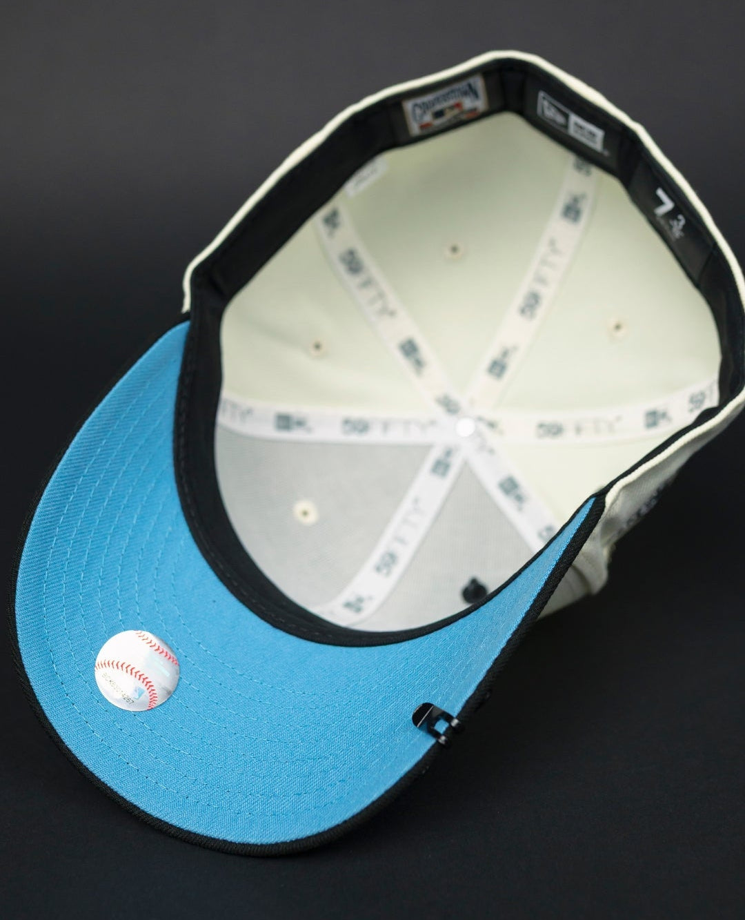 NEW ERA EXCLUSIVE 59FIFTY CHROME/ BLACK NEW YORK YANKEES W/ 1999 WORLD SERIES SIDE PATCH