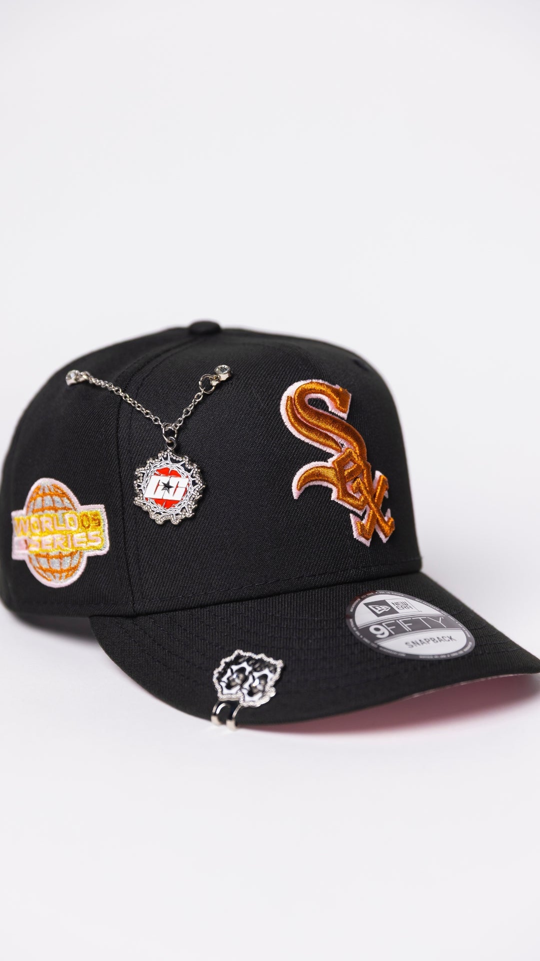 NEW ERA EXCLUSIVE 9FIFTY BLACK CHICAGO WHITE SOX SNAPBACK W/ 2005 WORLD SERIES SIDE PATCH