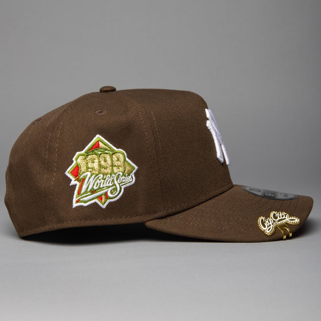 NEW ERA 9FIFTY A-FRAME BROWN NEW YORK YANKEES SNAPBACK W/ 1999 WORLD SERIES SIDE PATCH