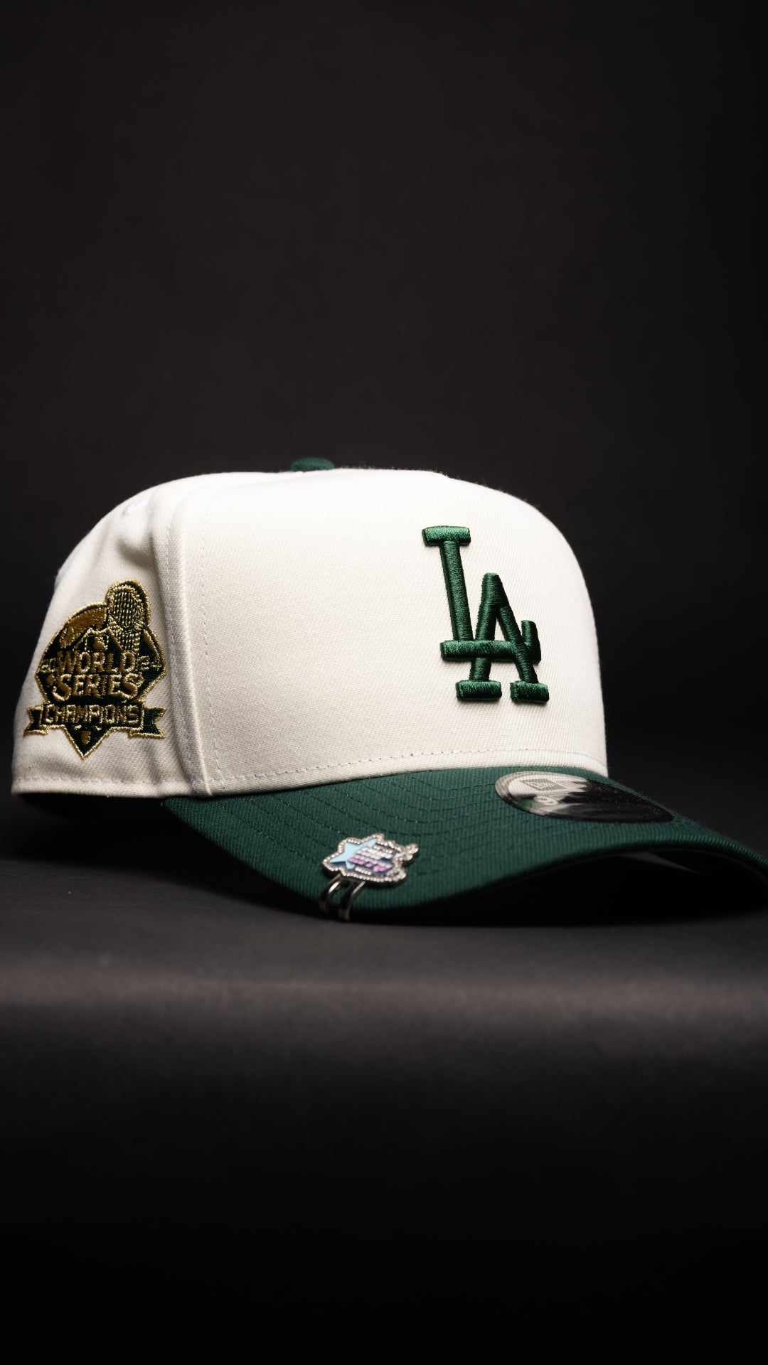 NEW ERA 9FIFTY A-FRAME CHROME/FOREST GREEN LOS ANGELES DODGERS SNAPBACK W/ WORLD SERIES CHAMPIONS SIDE PATCH