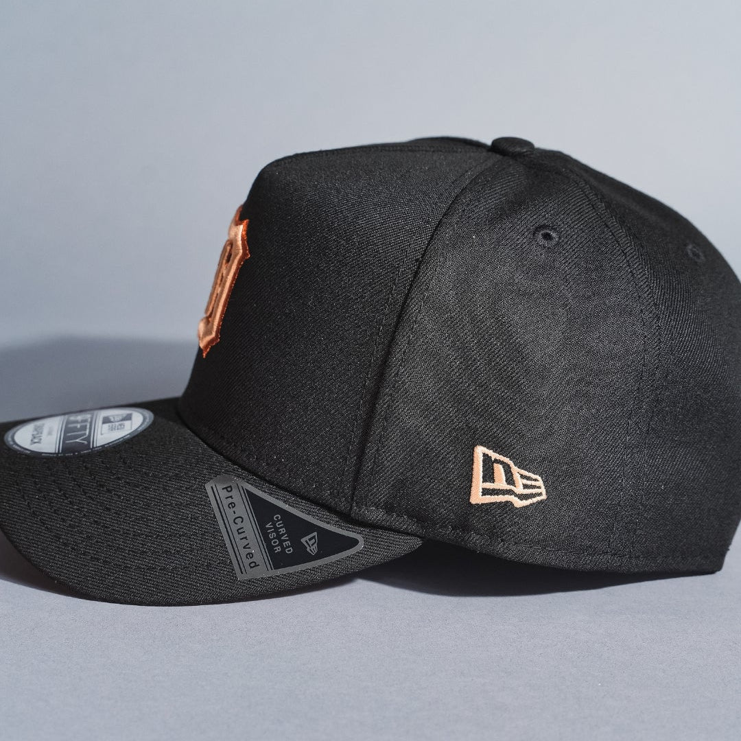 NEW ERA 9FIFTY A-FRAME BLACK DETROIT TIGERS SNAPBACK W/ SIDE PATCH