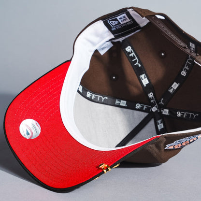 NEW ERA 9FIFTY A-FRAME BROWN/BLACK ATLANTA BRAVES SNAPBACK W/ 1999 WORLD SERIES SIDE PATCH