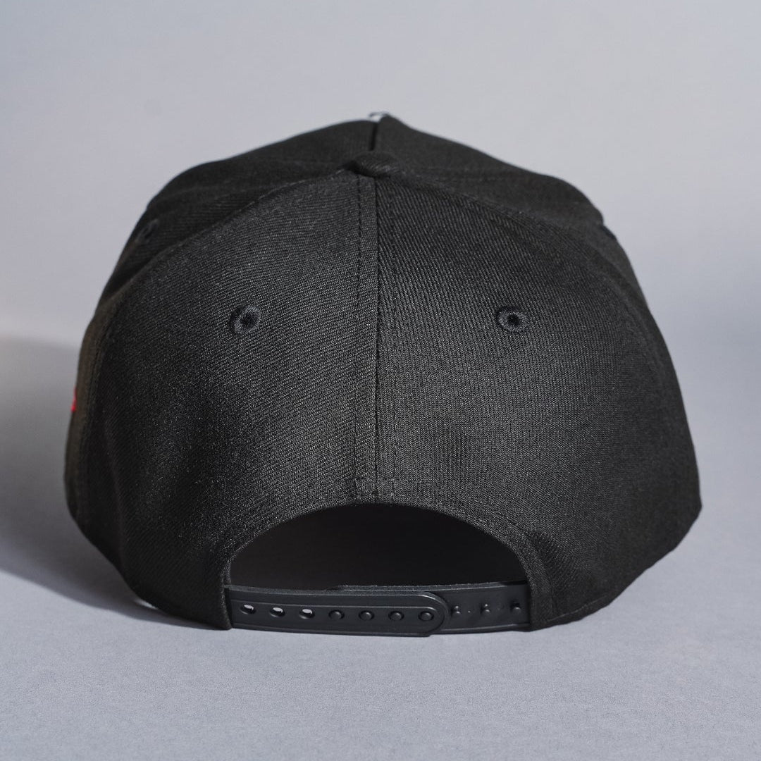 NEW ERA 9FIFTY A-FRAME BLACK CHICAGO WHITE SOX SNAPBACK W/ OUTLINE + WORLD SERIES CHAMPIONS SIDE PATCH