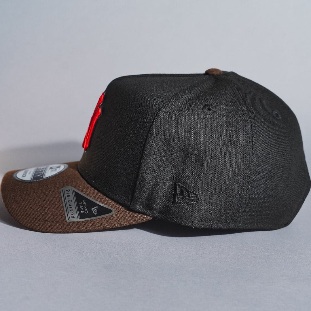 NEW ERA 9FIFTY A-FRAME BLACK/BROWN NEW YORK YANKEES SNAPBACK W/ 75TH ANNIVERSARY SIDE PATCH