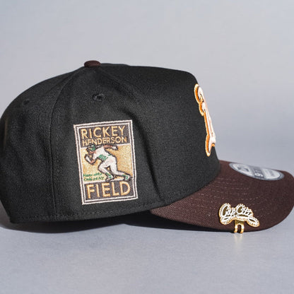 NEW ERA 9FIFTY A-FRAME BLACK/BROWN OAKLAND ATHLETICS SNAPBACK W/ RICKEY HENDERSON SIDE PATCH