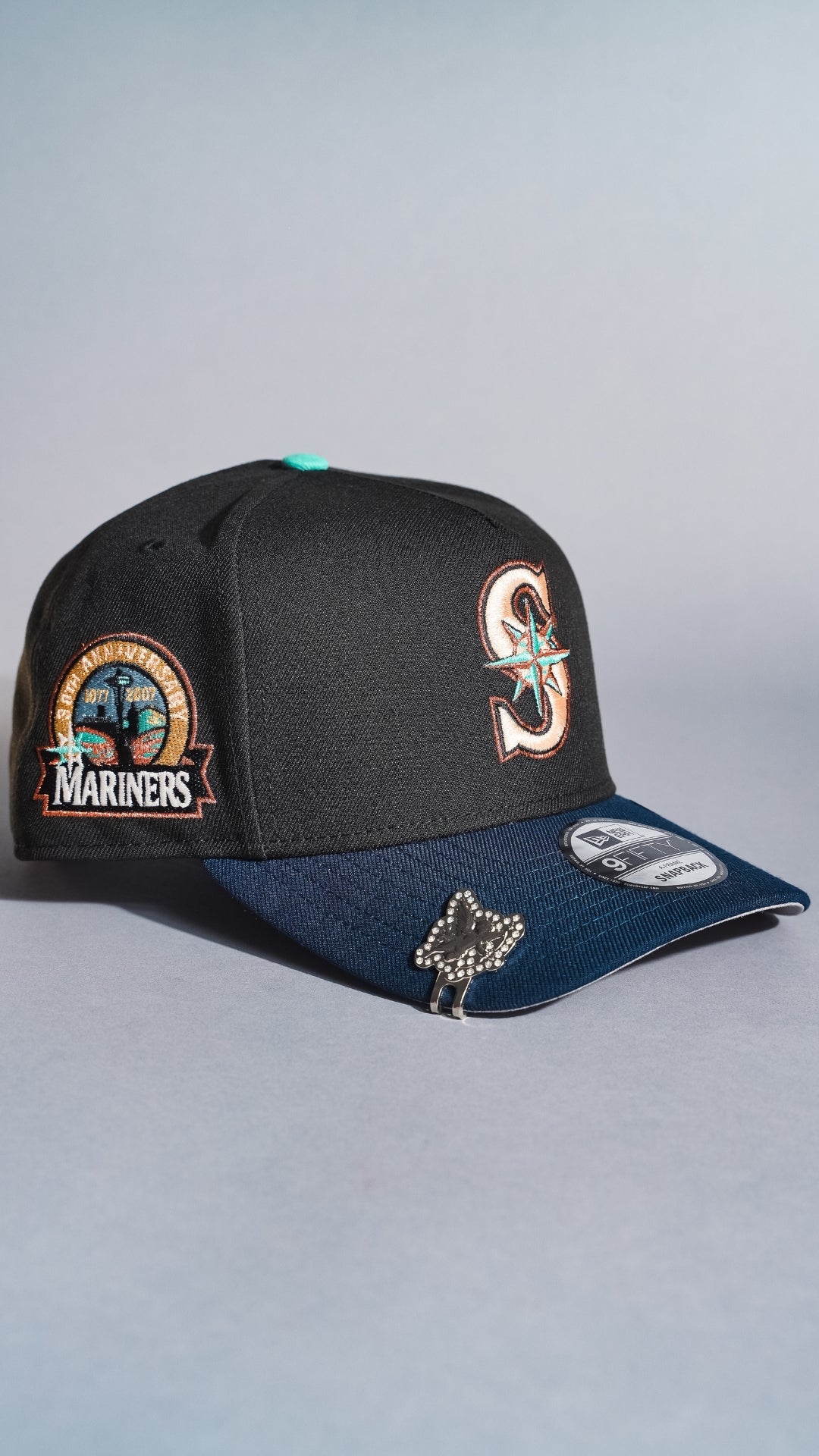 NEW ERA 9FIFTY A-FRAME BLACK/NAVY SEATTLE MARINERS SNAPBACK W/ ANNIVERSARY SIDE PATCH