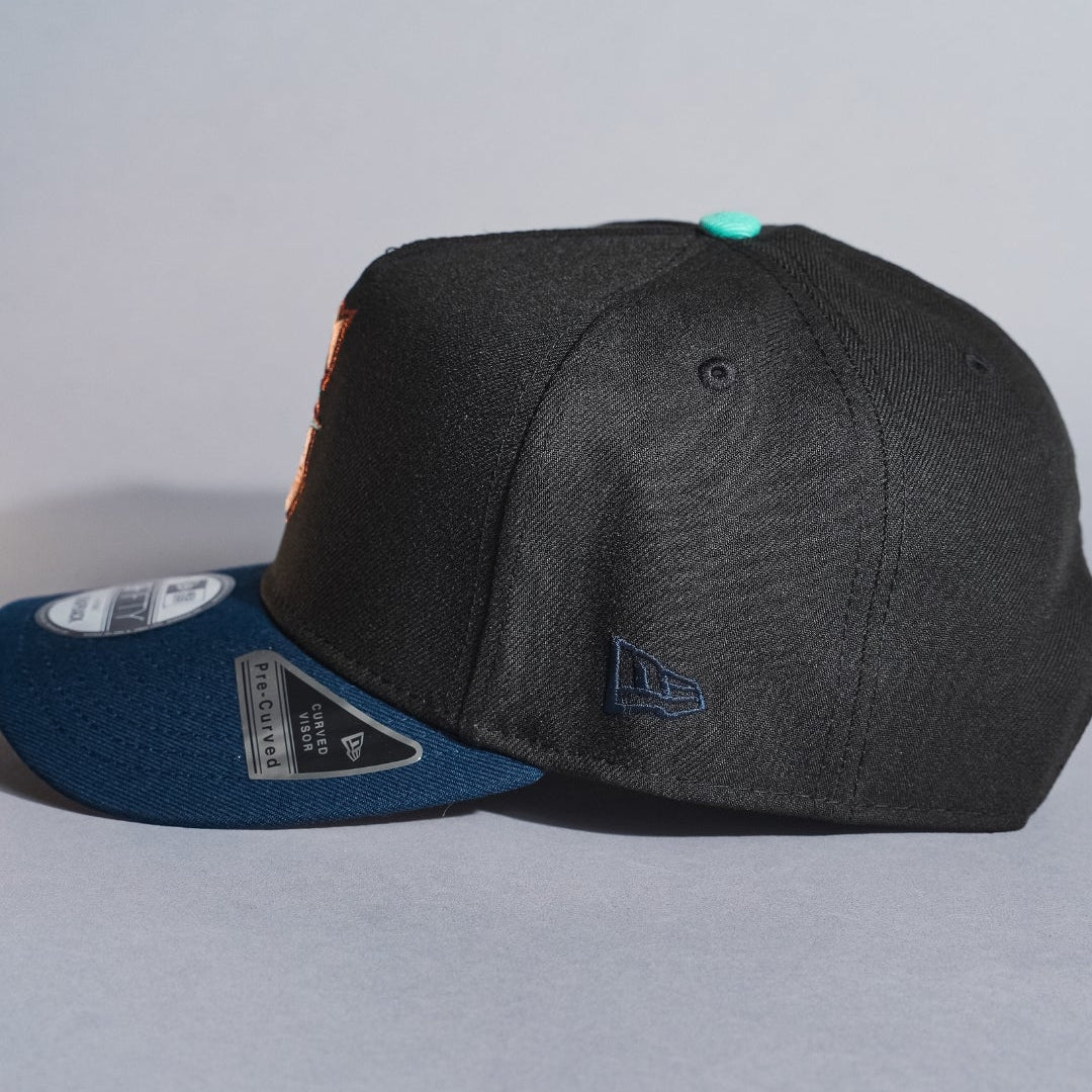 NEW ERA 9FIFTY A-FRAME BLACK/NAVY SEATTLE MARINERS SNAPBACK W/ ANNIVERSARY SIDE PATCH