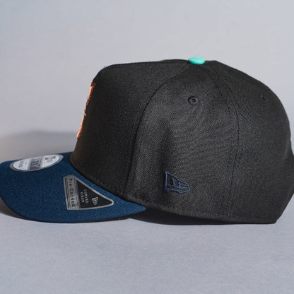 NEW ERA 9FIFTY A-FRAME BLACK/NAVY SEATTLE MARINERS SNAPBACK W/ ANNIVERSARY SIDE PATCH