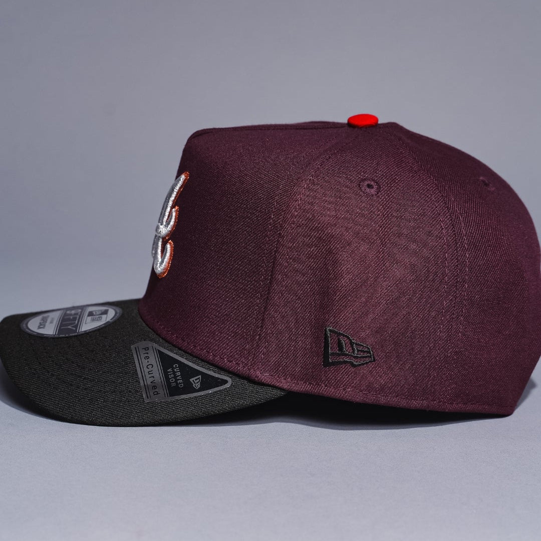 NEW ERA 9FIFTY A-FRAME BURGUNDY/BLACK ATLANTA BRAVES SNAPBACK W/ 1999 WORLD SERIES SIDE PATCH